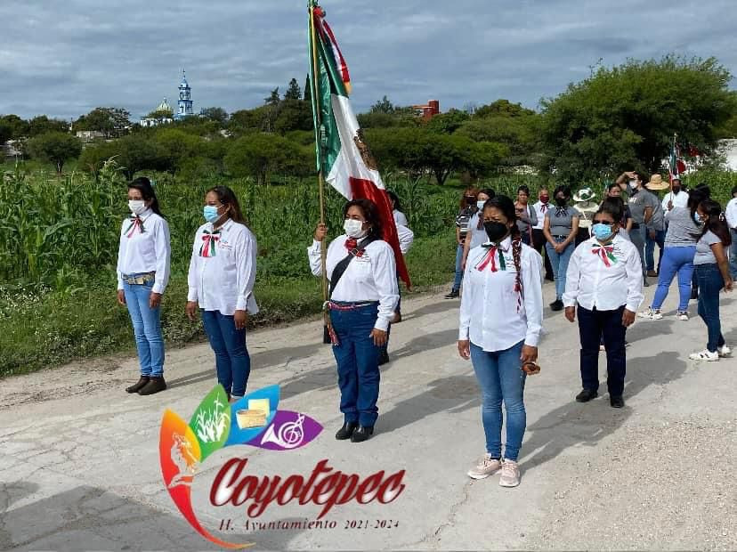 Para conmemorar el CCXII Aniversario del Inicio de la Independencia de México, nuestra Alcaldesa Silvia Jiménez González encabezo la ceremonia del Desfile